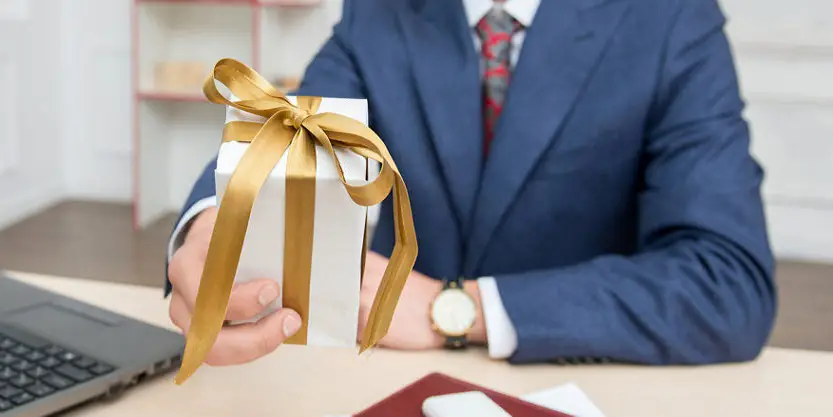 Unique Business Gifts To Keep Your Company Brand In Clients' Minds